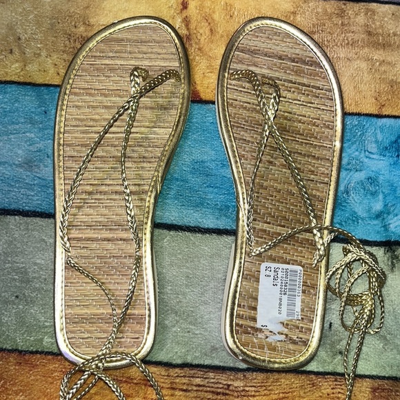 #314–Size 8 ladies sandals with gold straps lace up around leg. Brand ? - Picture 4 of 8